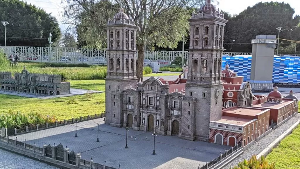 Parque del Paseo De Los Gigantes Puebla de zaragoza