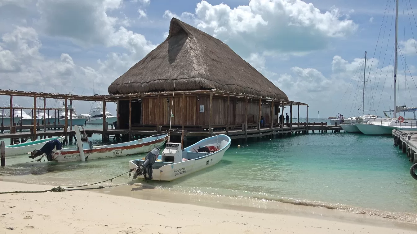 muelle principal de isla mujeres en cancún