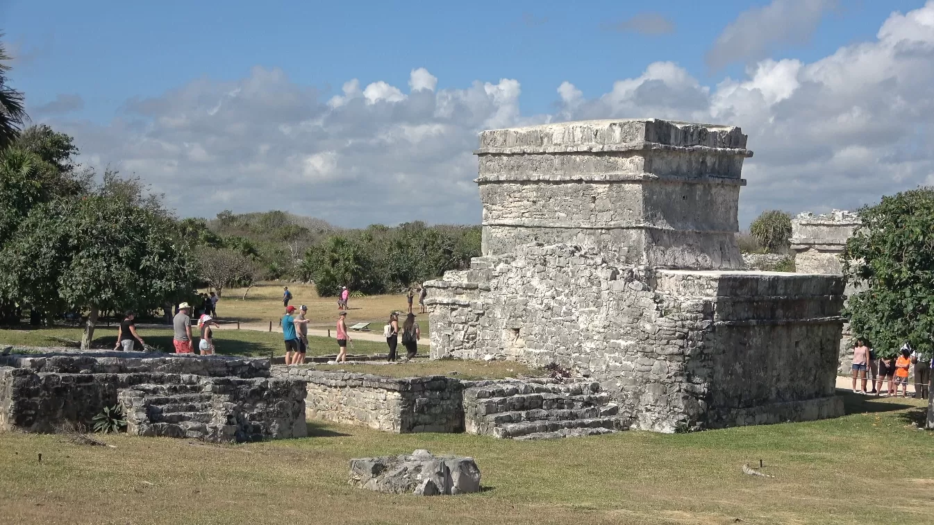 torre principal de las ruinas mayas de tulum en riviera maya